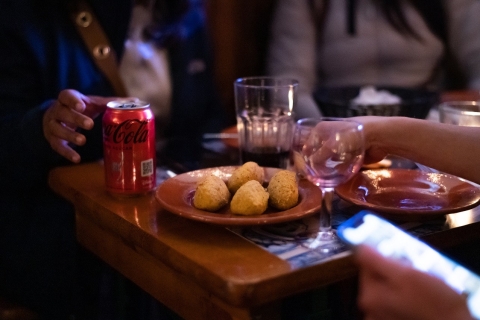 Lizbona: Nocna wycieczka z degustacją jedzenia i winaWycieczka po angielsku