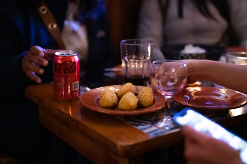 Lisbonne: visite nocturne de dégustation de nourriture et de vinVisite en anglais