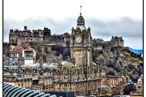 Edimburgo: Visita histórica guiada por los terrenos del castilloCastillo de Edimburgo: Mil años de majestuosidad - Entradas incluidas
