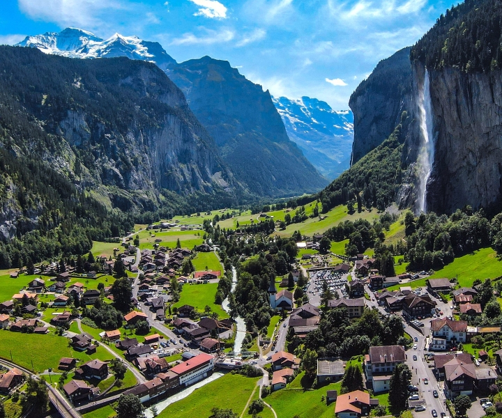 Da Zurigo: tour giornaliero della valle delle cascate e della gola dell'Aareschlucht