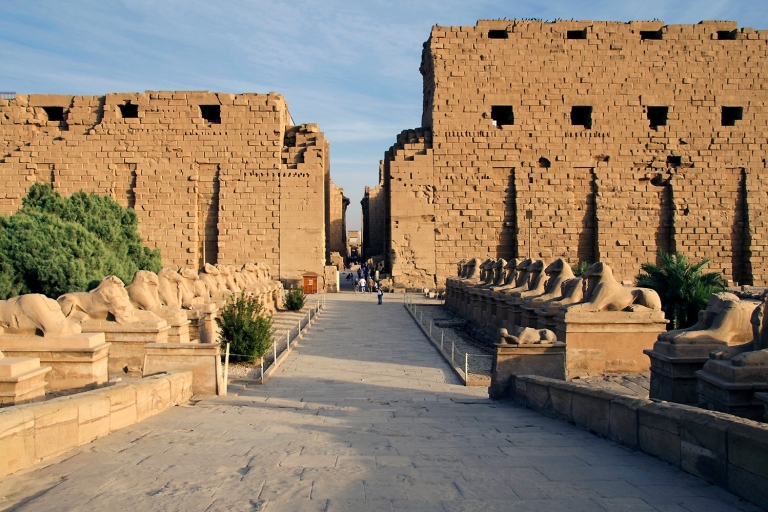 Private Ganztagestour zum Ost- und Westufer von Luxor und zur Feluke