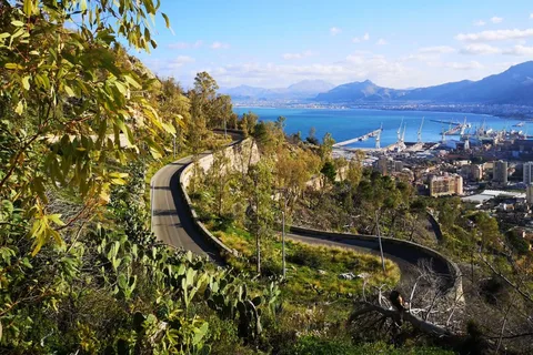Palermo: Panoramic Mount Pellegrino Tour in CruiserCar