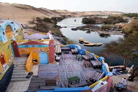 Assouan : Excursion d'une journée dans un village nubien avec visite à dos de chameau