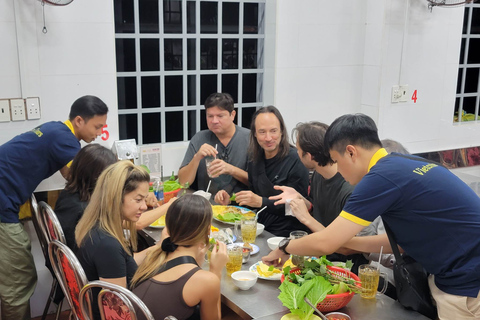 Street Food Saigon Nacht mit lokalem Guide