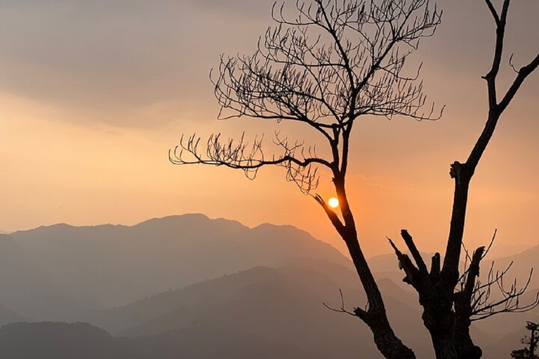 Pokhara: 4-dagars vandring i bergen Ghorepani, Poonhill och GhandrukPrivat resa med måltider inkluderade