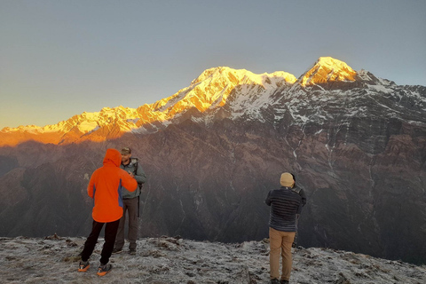 Pokhara: 4-dagars vandring i bergen Ghorepani, Poonhill och GhandrukPrivat resa med måltider inkluderade