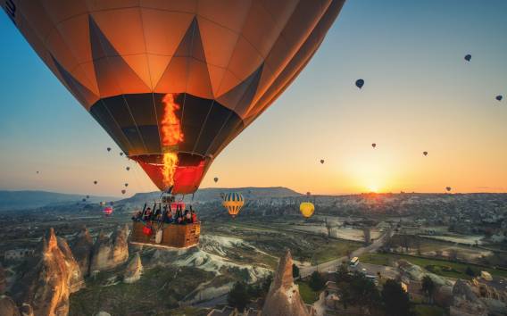 Von Antalya aus: 2-Tages-Trip nach Kappadokien mit Höhlenhotel+Ballon