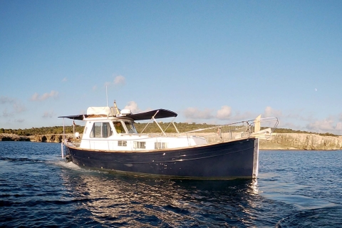 Desde Cala Galdana: excursión en barco por las calas de Menorca con tentempiés localesExcursión de día completo en barco privado