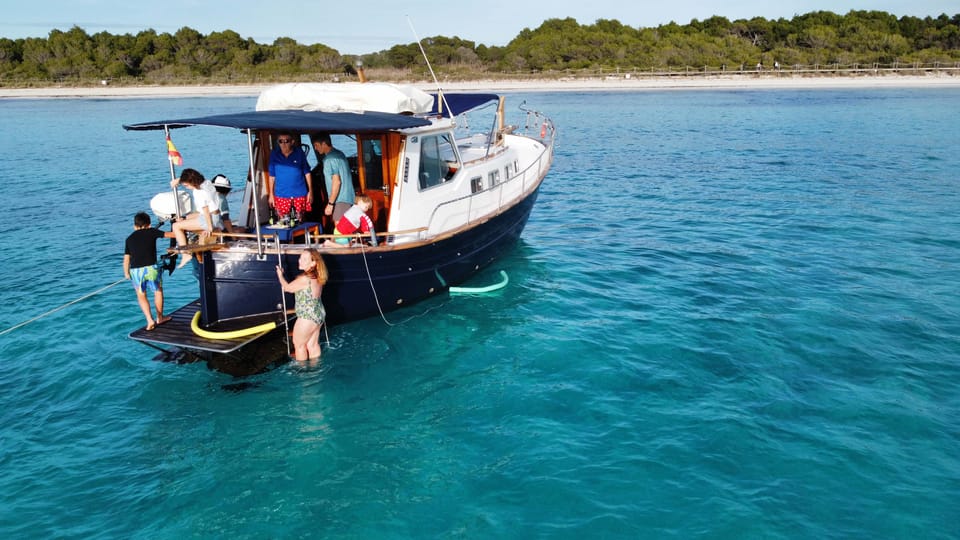 Desde Cala Galdana excursión en barco por las calas de Menorca con