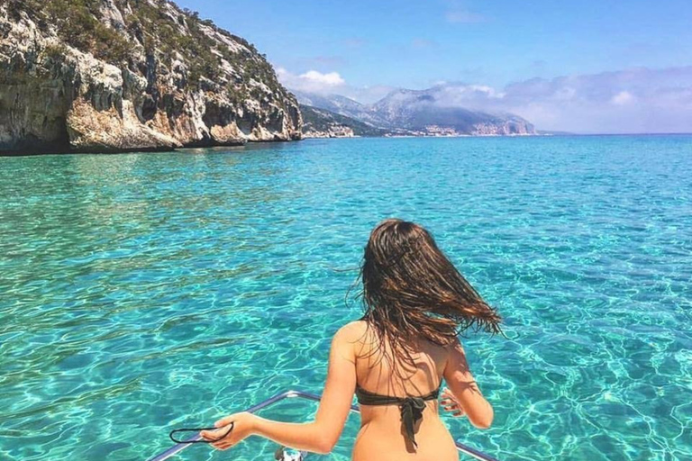 Au départ de Cala Gonone : excursion en dinghy dans le golfe d&#039;OroseiAu départ de Cala Gonone : excursion en canot pneumatique dans le golfe d&#039;Orosei