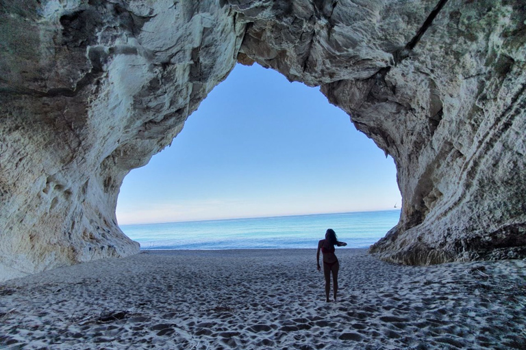 Au départ de Cala Gonone : excursion en dinghy dans le golfe d&#039;OroseiAu départ de Cala Gonone : excursion en canot pneumatique dans le golfe d&#039;Orosei