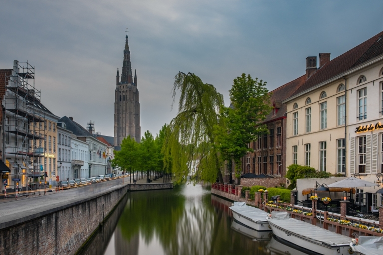 Brugge: begeleide wandeling en rondvaart door de grachtenRondleiding in het Engels