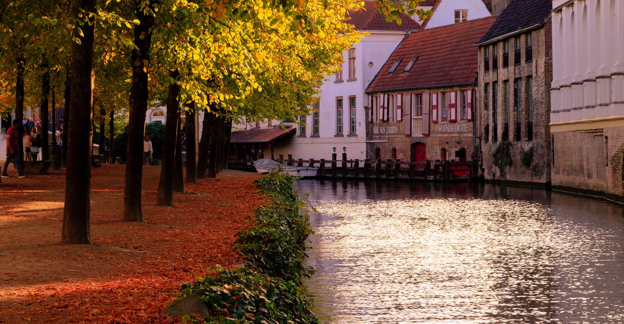 Bruges, Guided Walking Tour and Canal Boat Trip - Housity