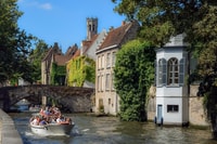 Bruges, tour a piedi guidato e gita in barca del canale - Housity