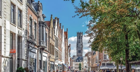 Bruges: Guided Tour, Chocolate Stop, Boat & Beer Options