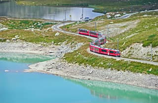 Vom Comer See oder Mailand: Bernina Red Train Tour nach St. Moritz