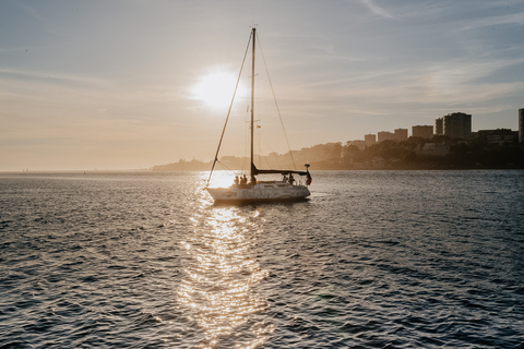 Porto: Shared Douro River Sunset Cruise with Welcome Drink