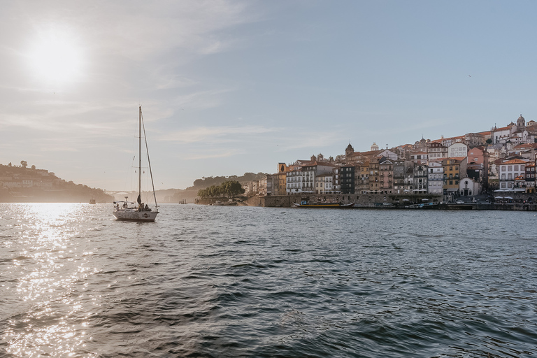 Oporto: Crucero por el Duero al Atardecer con Bebida de BienvenidaOporto: Crucero compartido por el Duero al atardecer con bebida de bienvenida