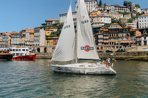 Porto: Shared Douro River Sunset Cruise with Welcome Drink