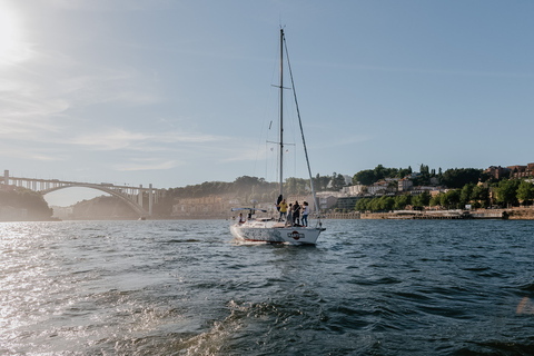 Porto: Shared Douro River Sunset Cruise with Welcome Drink