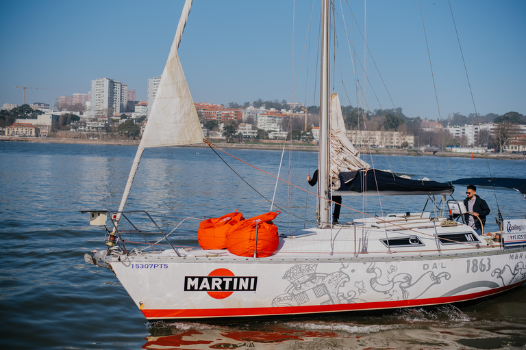 Porto: Shared Douro River Sunset Cruise with Welcome Drink