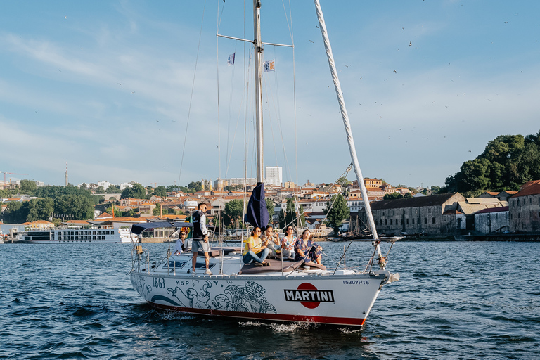 Porto: Shared Douro River Sunset Cruise with Welcome Drink