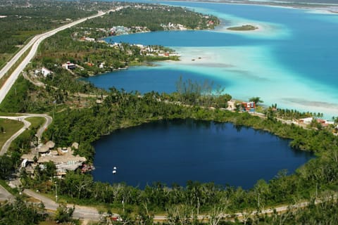 From Cancun: Bacalar Lagoon Day Trip with Boat Tour & Lunch