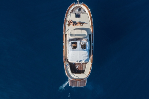 CAPRI E POSITANO WYCIECZKA WYGODNA ŁODZIĄWycieczka komfortową łodzią Capri i Positano z Sorrento