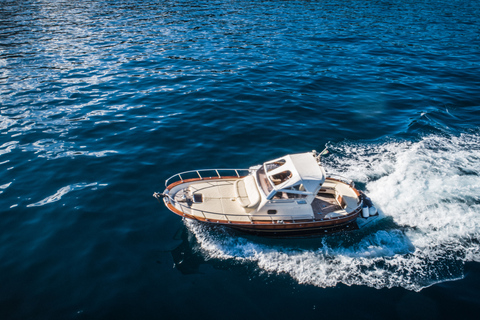 Capri: Passeio de barco particular com mergulho com snorkel e parada na ilhaDe Sorrento