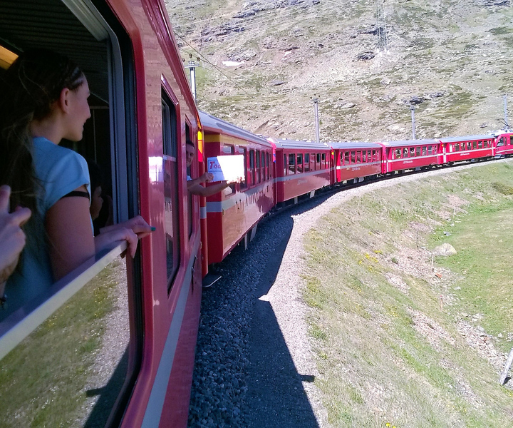 De Milão: Trem Bernina, Alpes Suíços e Viagem de um Dia a St. Moritz