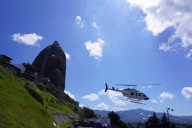 Private Tour nach Guatapé und Hubschrauberflug+Fels+BootPrivate Tour nach Guatapé und Helikopterflug+Rock+Boata