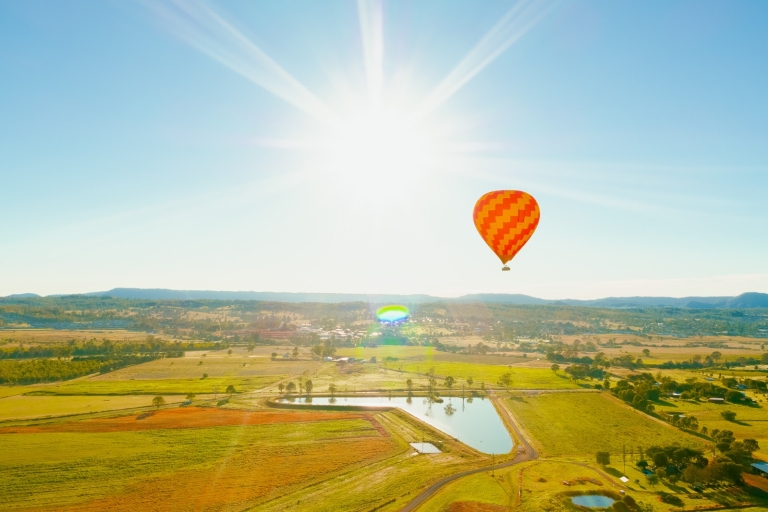 Gold Coast: Hot Air Balloon Ride with Breakfast and Bubbly Standard Option: Hot Air Balloon Ride with Breakfast