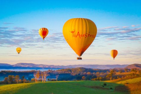Gold Coast: Hot Air Balloon Flight with Breakfast and Wine