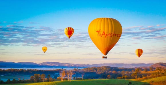 Gold Coast: 1-Hour Sunrise Balloon Flight, Bubbles, Alpacas and Langham