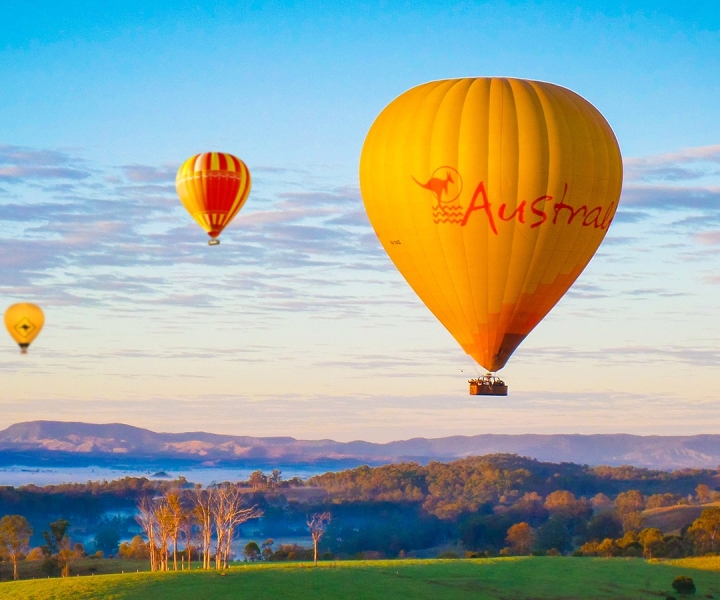 Gold Coast: Hot Air Balloon Flight and Vineyard Breakfast