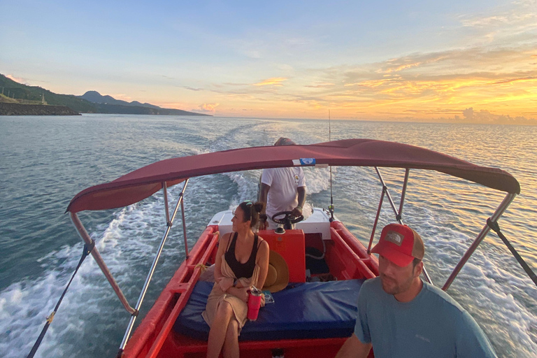 Soufriere: Private Sonnenuntergangs-Kreuzfahrt mit Getränken