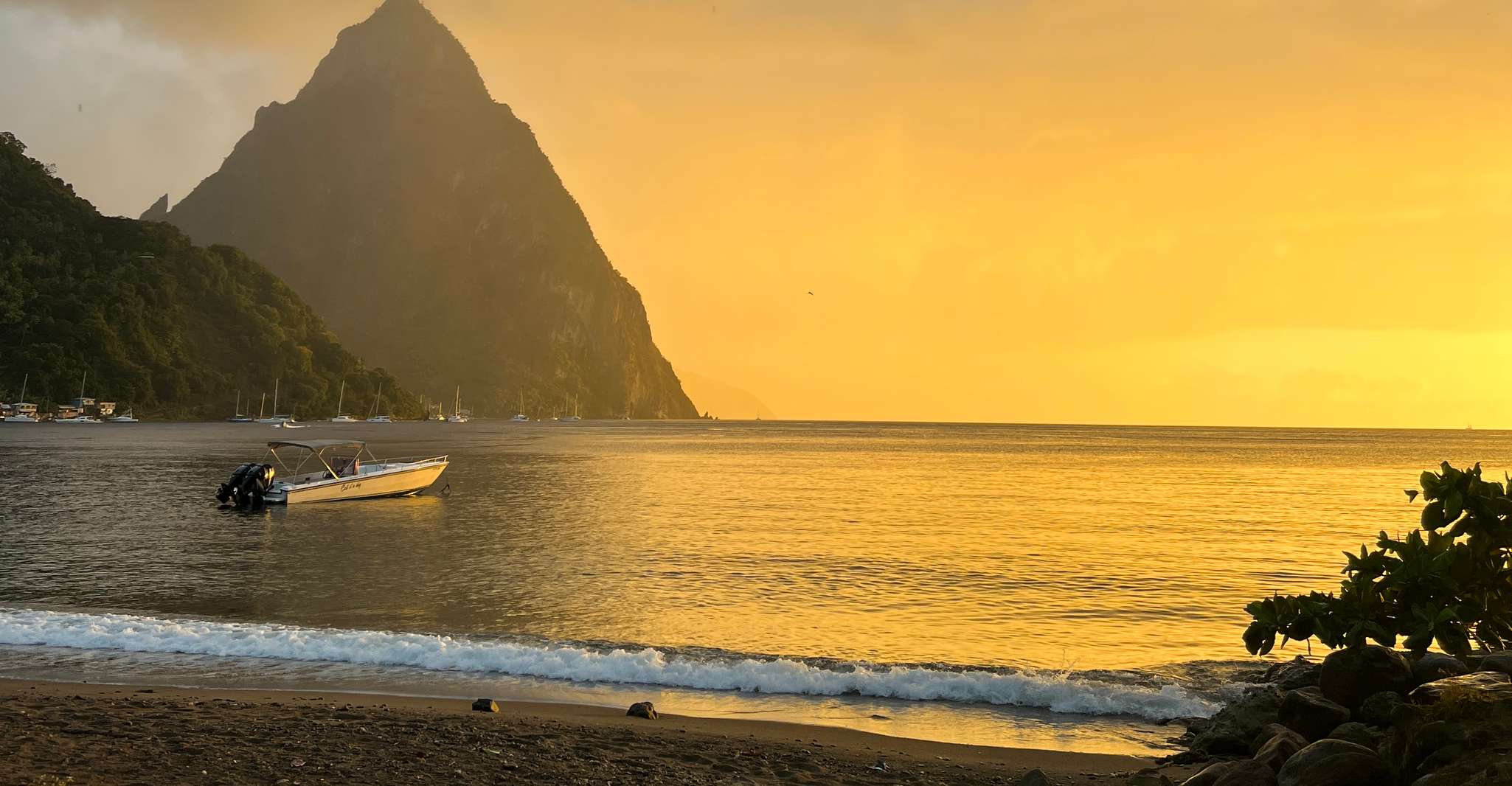 Soufriere, crociera privata tramonto con bevande - Hizvo
