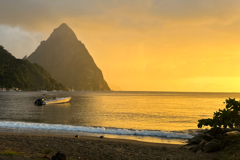 Soufriere: Private Sonnenuntergangs-Kreuzfahrt mit Getränken