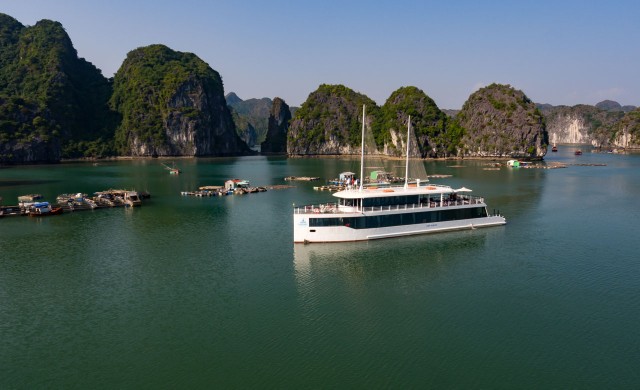 From Hanoi: Halong Bay 1-Day Jadesails Luxury Cruise Tour