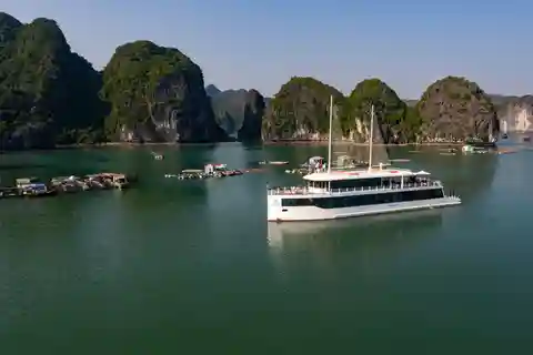 Desde Hanoi o Halong: Crucero de un día por la Bahía de Halong