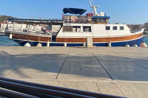 From Trogir: Three Island Boat Tour with Blue Lagoon & Lunch