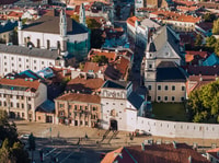 Vilnius, Découvrez plus de 60 attractions avec le col de Vilnius - Hizvo