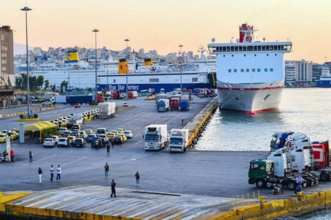 Athene: privétransfer van het stadscentrum naar de haven van Piraeus