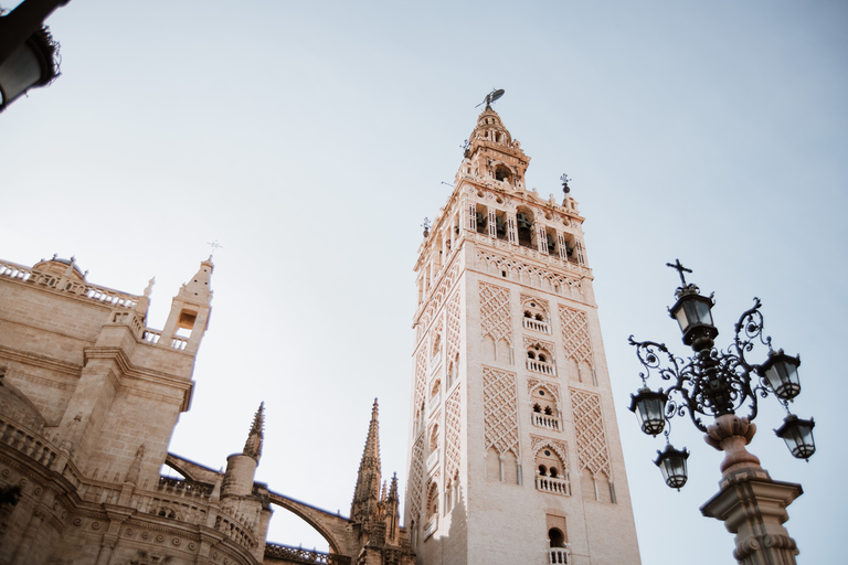 Sevilla: begeleide wandeling door de wijk Santa CruzRondleiding door de Joodse wijk van Sevilla in het Engels