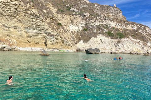 Cagliari: Bootstour mit 4 Badestopps, Schnorcheln und Prosecco