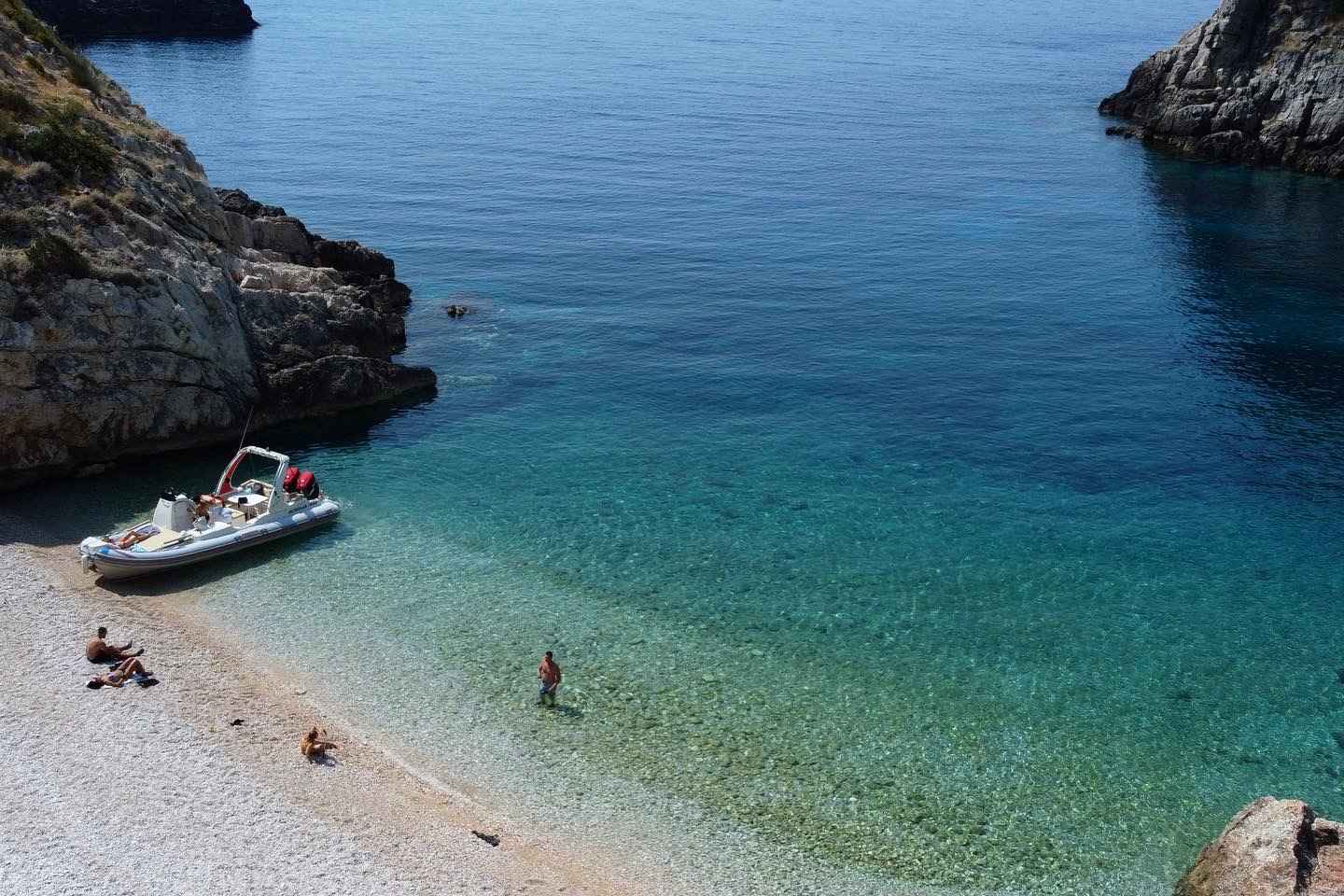 Tour in motoscafo: Grotte di Haxhi Ali e Dafina