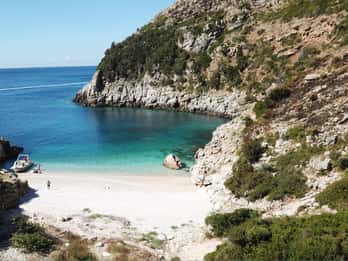 Vlore: Excursión en lancha rápida por la cueva de Haxhi Ali y la cueva de Dafina