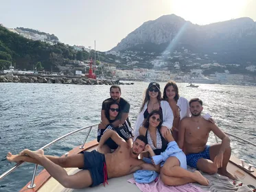 Von Amalfi aus: Ischia & Procida Private Ganztagestour mit dem Boot