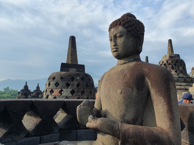 Borobudur Tour to the Temple's Top surely including Tickets