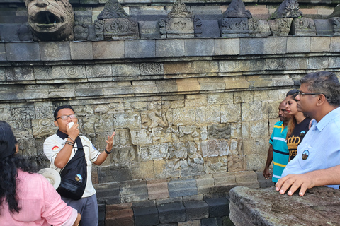 Yogyakarta : Excursión de medio día a Borobudur Todo Incluido